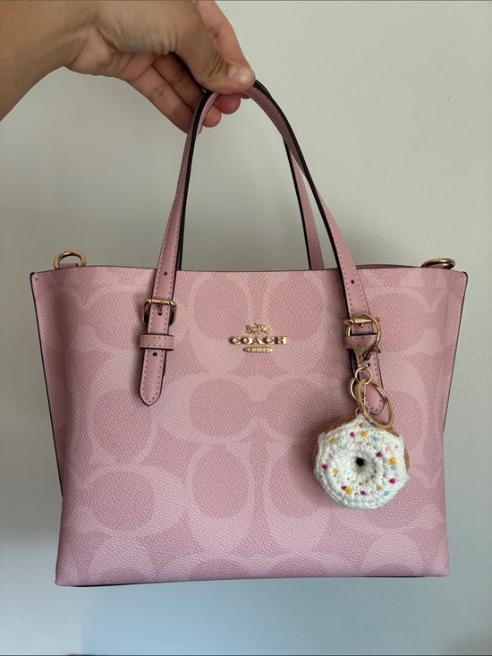 Hand Crafted Accessories - 2/$25🎀 Crochet Vanilla Sprinkle Donut Keychain with Gold Hardware